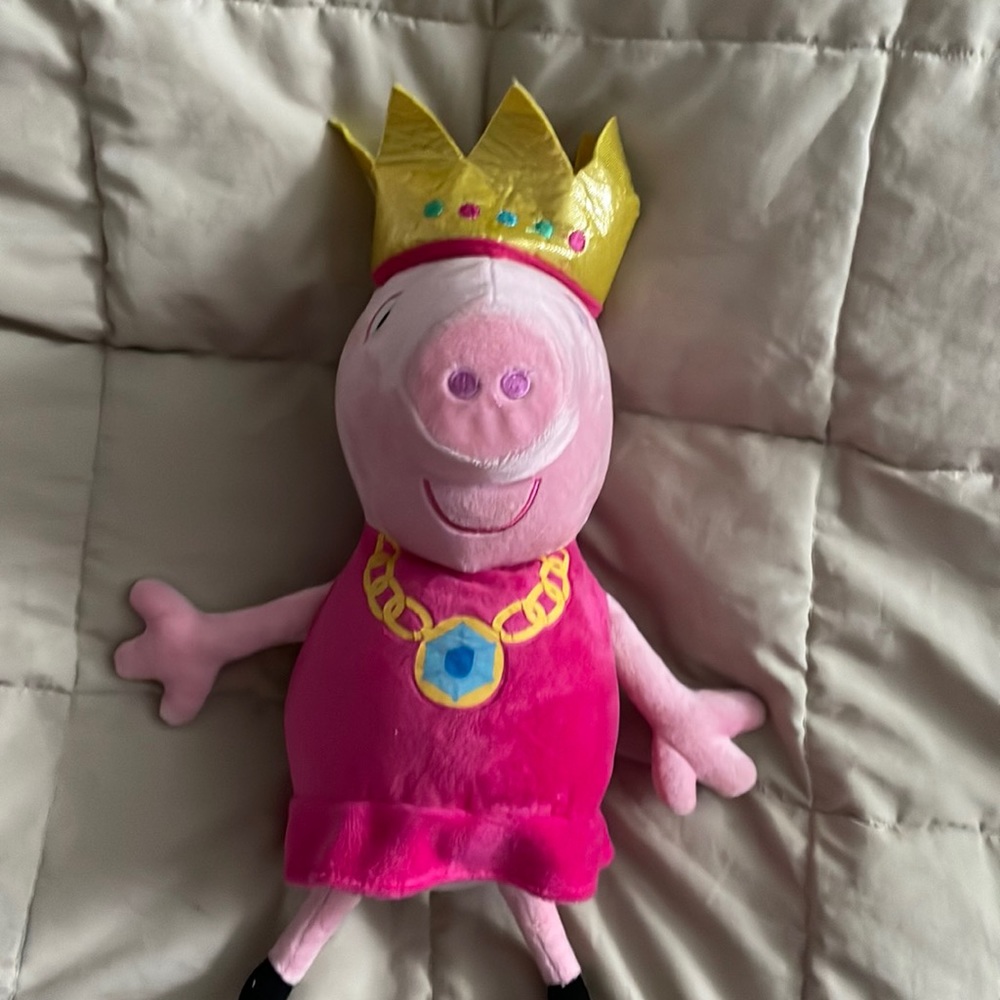 Peppa Pig. Talks stuffed plush pig. Crowned. Pink. Excellent condition. Cute